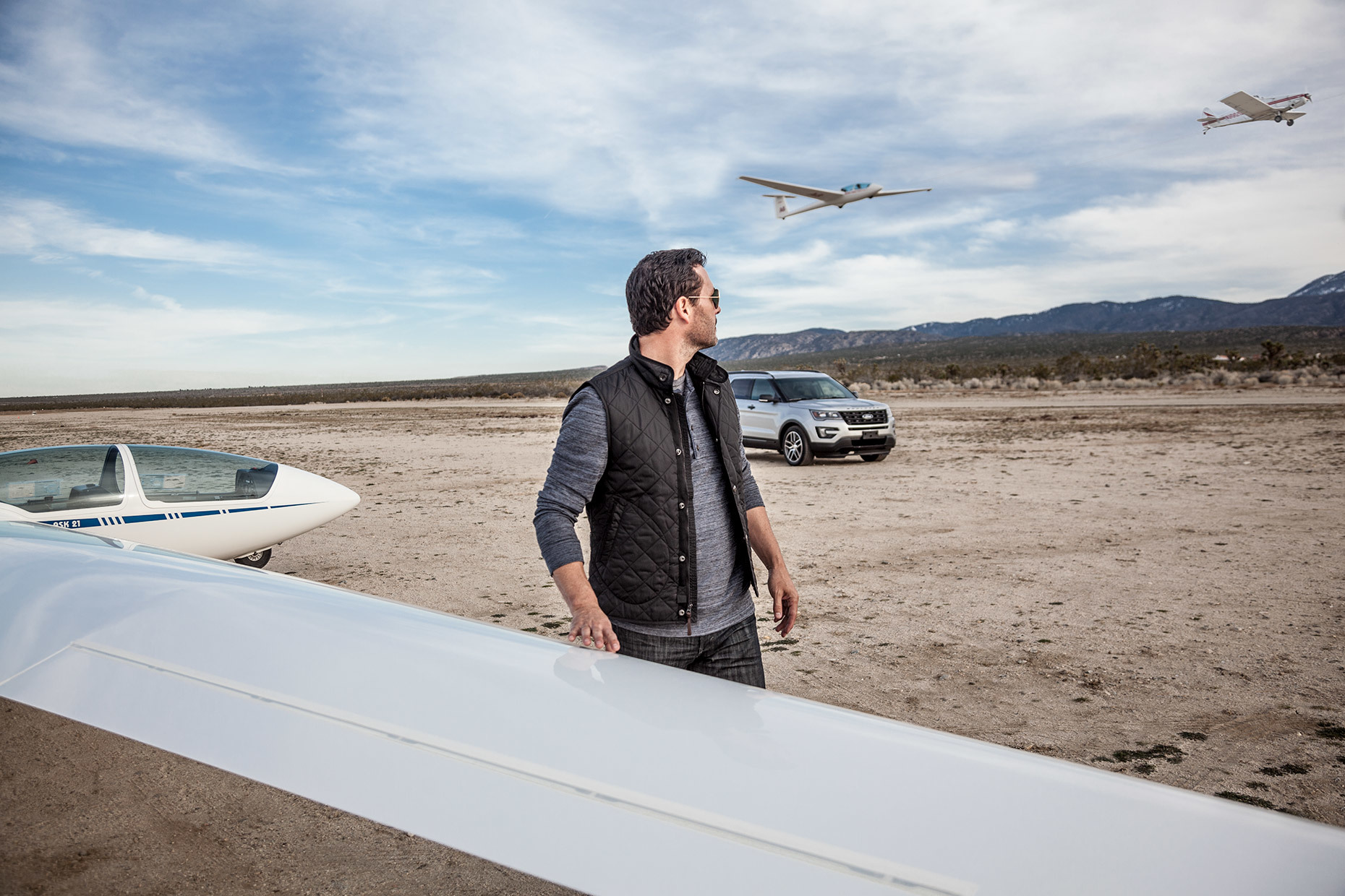 Christopher Nelson Photography|Ford Explorer|Silver|Gliders|Desert